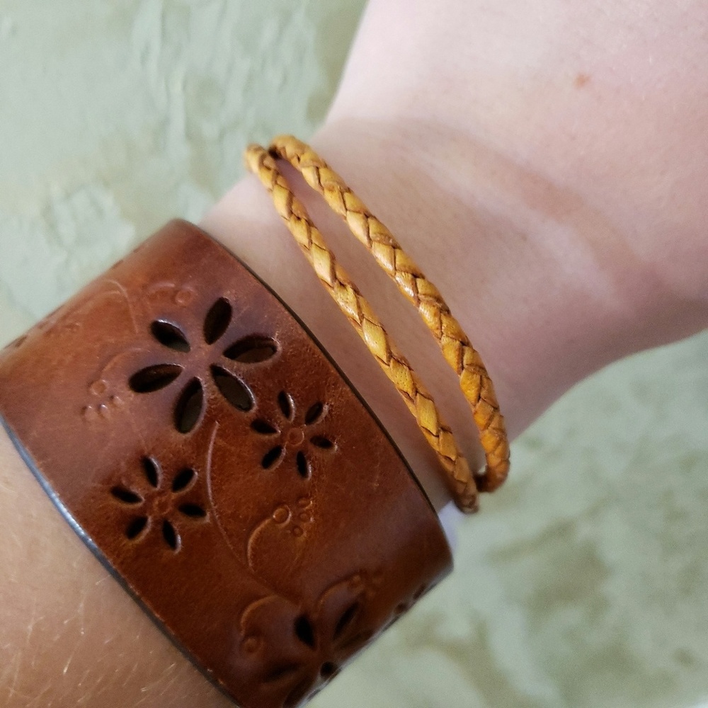 2 Leather bracelets